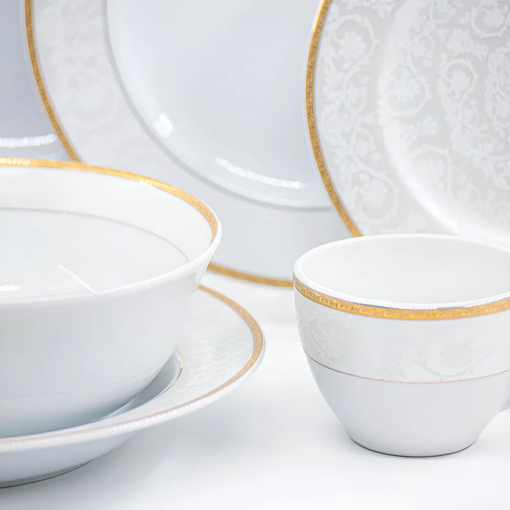 Cele 6 piese incluse în setul Henrik: farfurii mari, mici, adânci, desert, bol și ceașcă